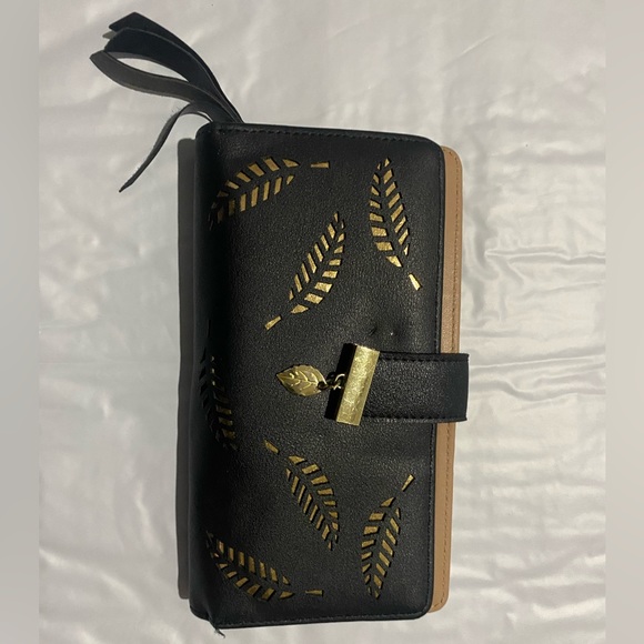 Classic Wallet - Picture 2 of 5